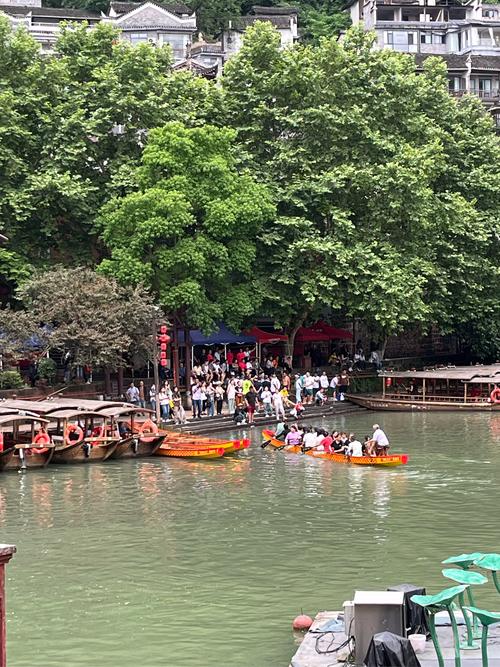 新澳门彩最快开奖记录和凤凰古城百人抢鸭子与凤凰古城百人抢鸭子是真的吗