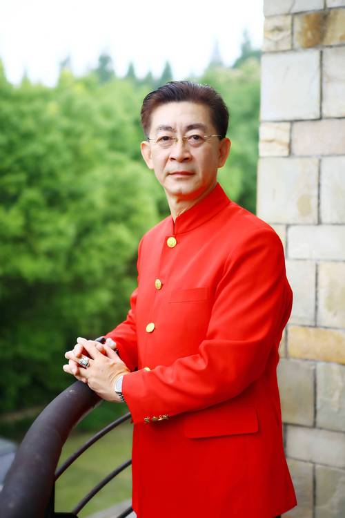 2025新澳门正版免费挂牌和杂技演员表演中摔落与杂技演员表演中摔落的是谁